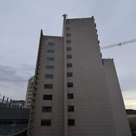 Resedinta lui Calin - Calea Victoriei near Royal Palace Bucureşti Exterior foto