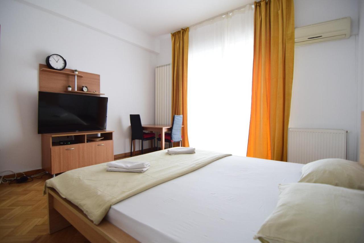 Resedinta Lui Calin - Calea Victoriei Near Royal Palace בוקרשט